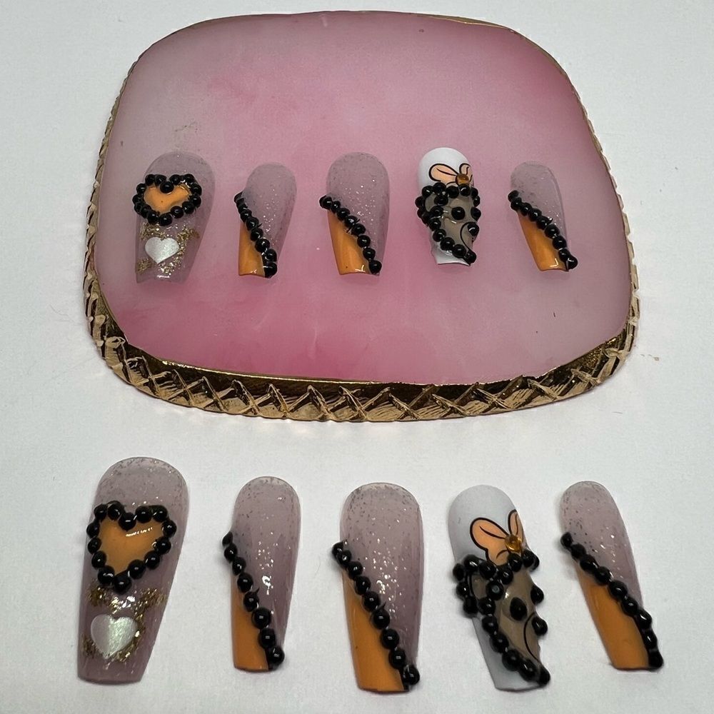 Press on nails